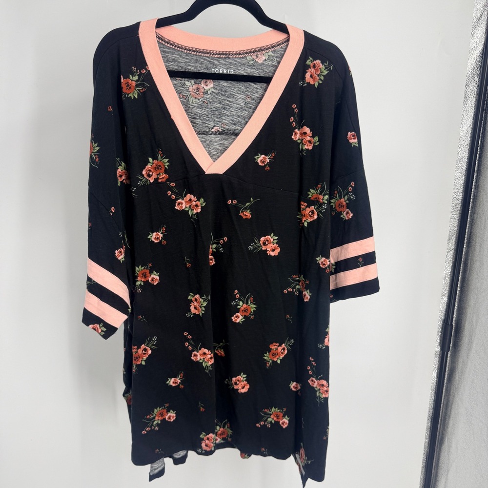 Torrid Heritage Slub Varsity V-Neck Relaxed Tee Black Floral Pink Stripe 5X 28